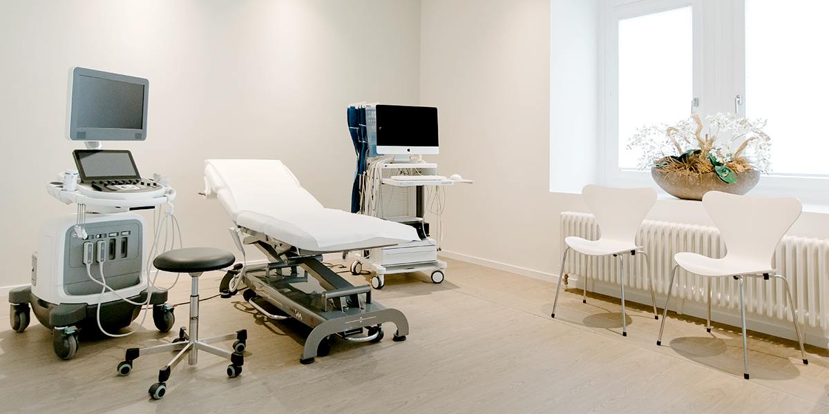 Behandlungsraum, Praxis für Angiologie – Fachärztin FMH Angiologie und Innere Medizin Praxis am Römerhof